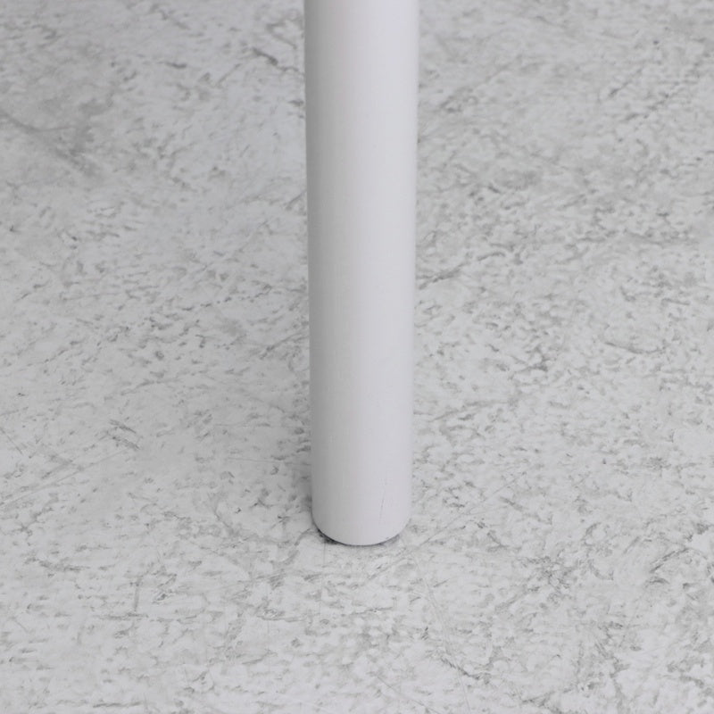 アームチェア 肘掛けをテーブルに浮かせて床掃除スムーズ 美しさと座り心地を両立した一脚 ダイニング