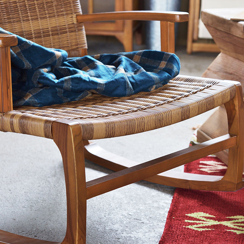 ゆらゆらと心地よく揺れるロッキングチェア – Good Decors