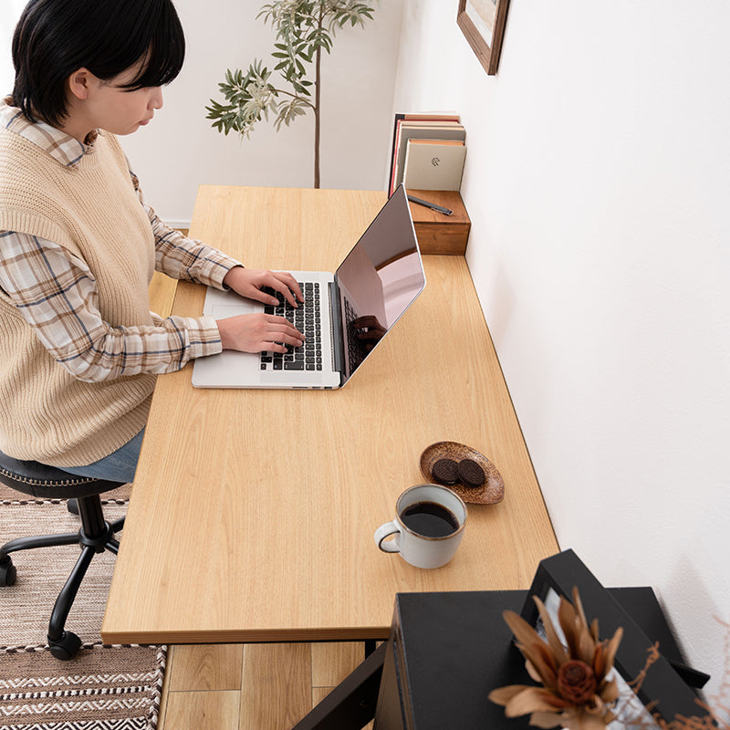 オフィスデスク 存在感のある尖ったデザインが特徴のZ型脚 – Good Decors