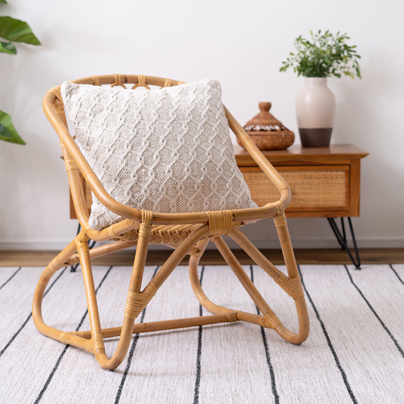 丸みを帯びたコンパクトなラタンチェア – Good Decors