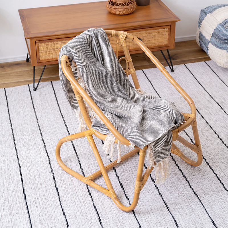 丸みを帯びたコンパクトなラタンチェア – Good Decors