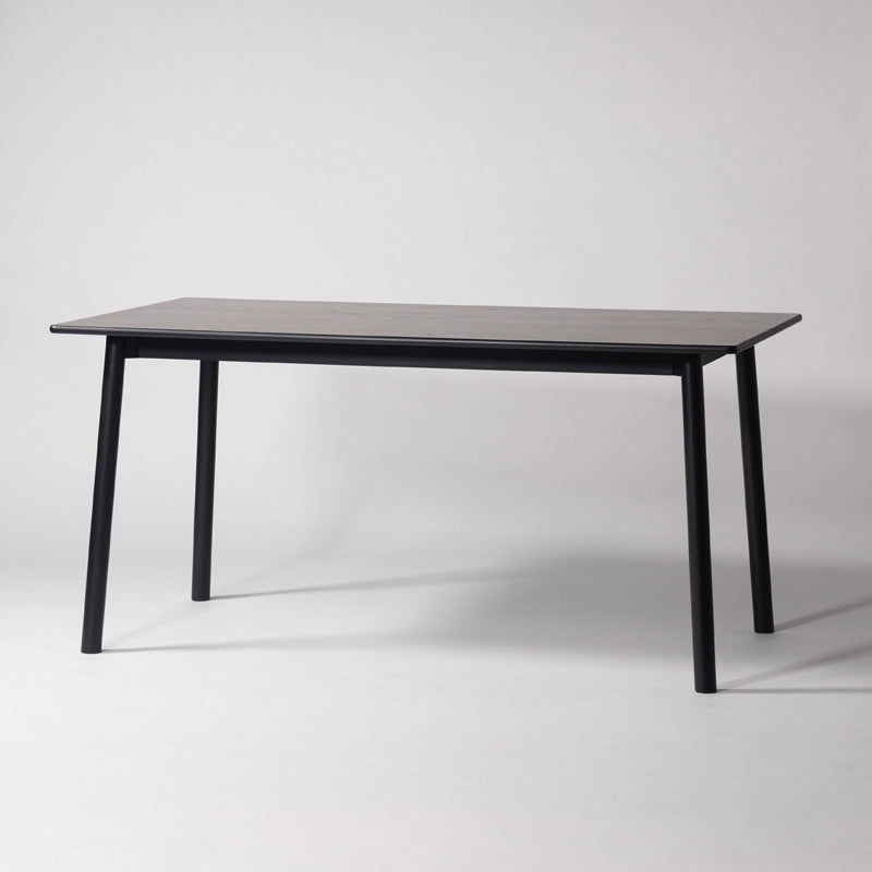 新品未使用　150cm 角を無くし丸みを帯びたフォルムのダイニングテーブル 角を無くし丸みを帯びたフォルムのダイニングテーブル 幅150cm 4人用