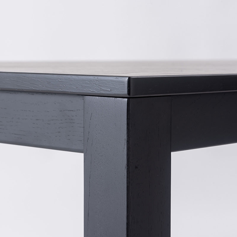 エッジの効いた直線的で普遍的なデザインのダイニングテーブル 幅150cm