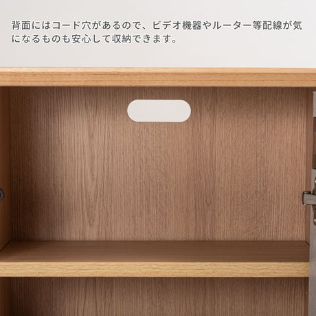 直線的なラインでシンプルなフォルムのサイドボード