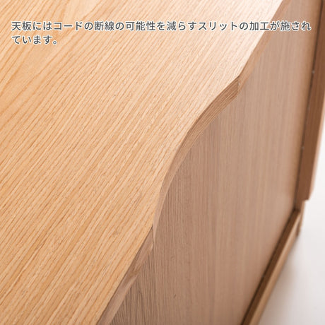 直線的なラインでシンプルなフォルムのサイドボード
