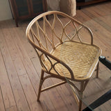 ラタンチェア 曲線が描く陰影の美しさで部屋が華やぐ 軽やかで身体にフィットする心地よい暮らし