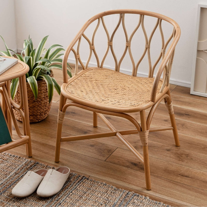 ラタンチェア 曲線が描く陰影の美しさで部屋が華やぐ 軽やかで身体にフィットする心地よい暮らし