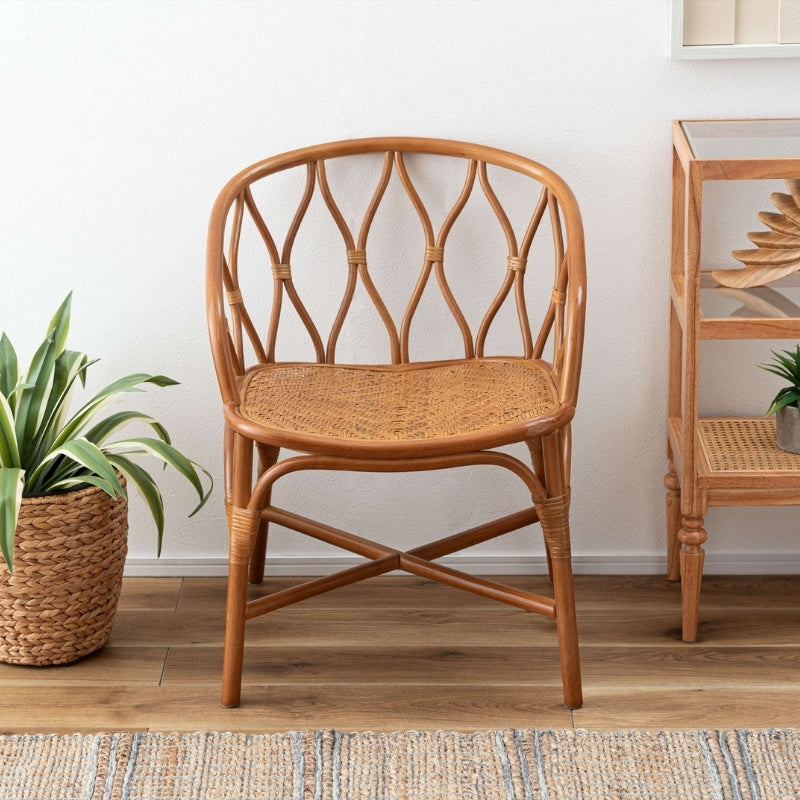 ラタンチェア 曲線が描く陰影の美しさで部屋が華やぐ 軽やかで身体にフィットする心地よい暮らし