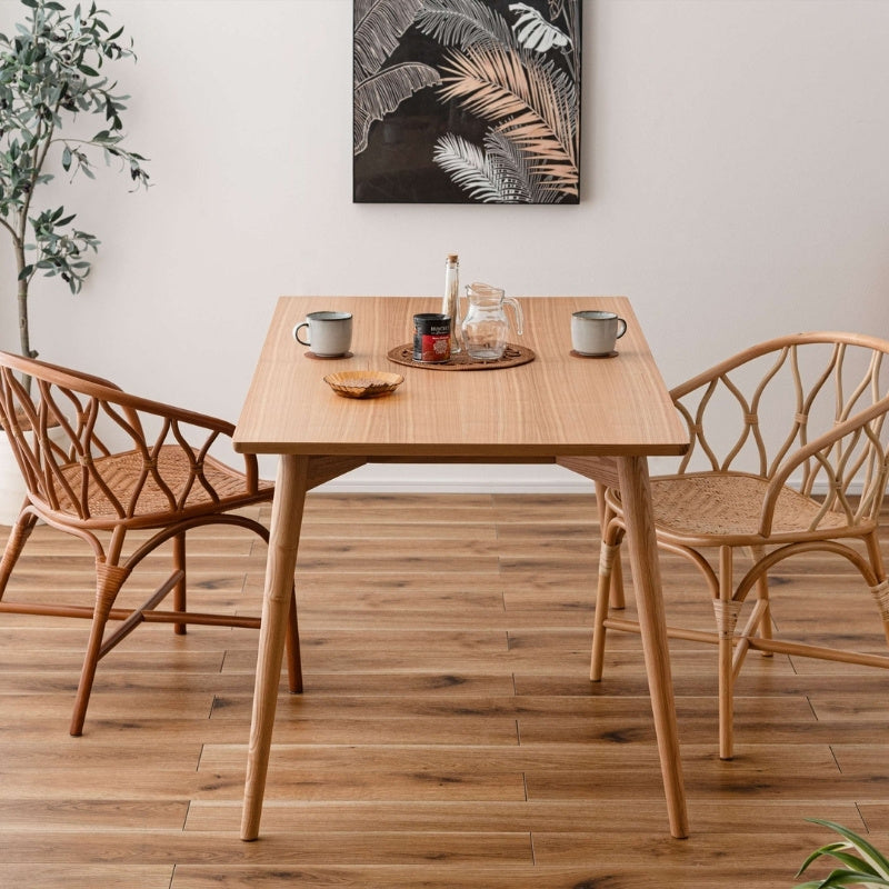 ラタンチェア 曲線が描く陰影の美しさで部屋が華やぐ 軽やかで身体にフィットする心地よい暮らし