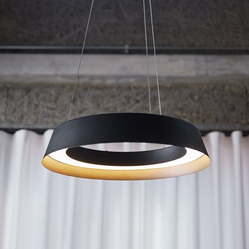 リング状の光が空間に浮かび上がる斬新なデザインのペンダントライト Loop LED-pendant light