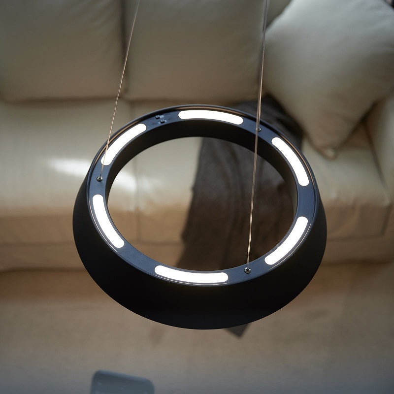 リング状の光が空間に浮かび上がる斬新なデザインのペンダントライト Loop LED-pendant light