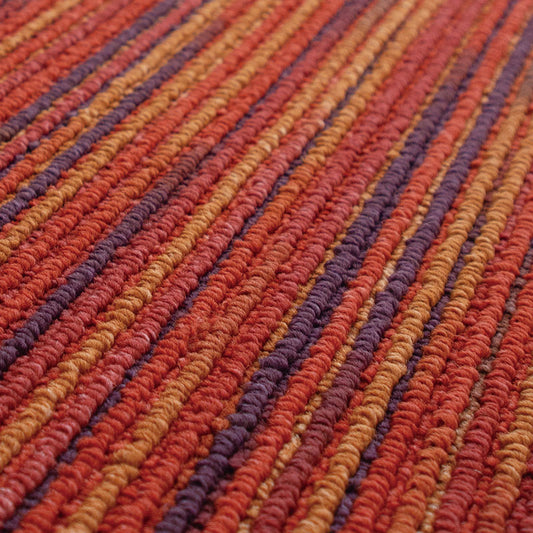 カスリ調の風合いから生み出される静かで美しいデザインのカーペット