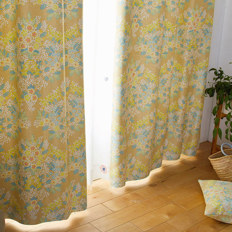 【サイズオーダー】花びらや葉っぱの色の移ろいが繊細なプリントで表現された北欧デザイン遮光2級カーテン 1枚入り
