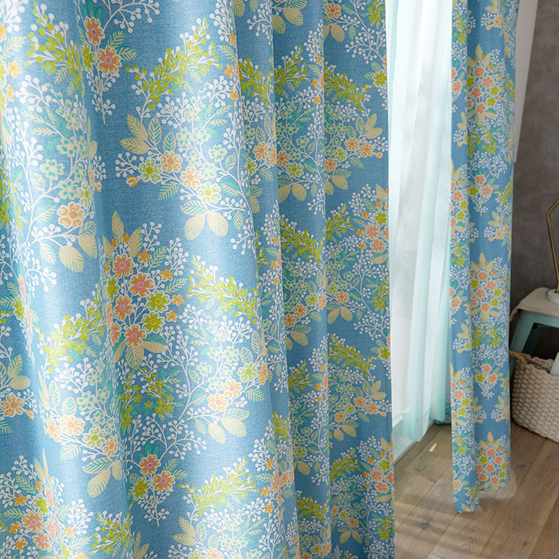 【サイズオーダー】花びらや葉っぱの色の移ろいが繊細なプリントで表現された北欧デザイン遮光2級カーテン 1枚入り